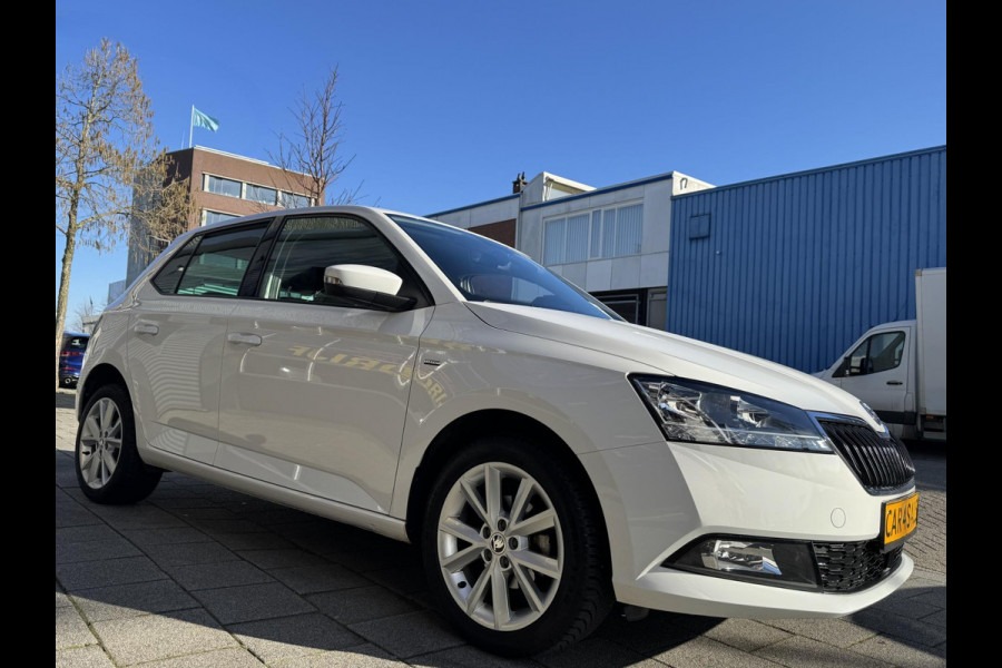 Škoda Fabia 1.0 Clever - Appel CarPlay / Navigatie I Airco I Achteruitrij Camera I LED I PDC I Sport velgen I Dealer onderhouden
