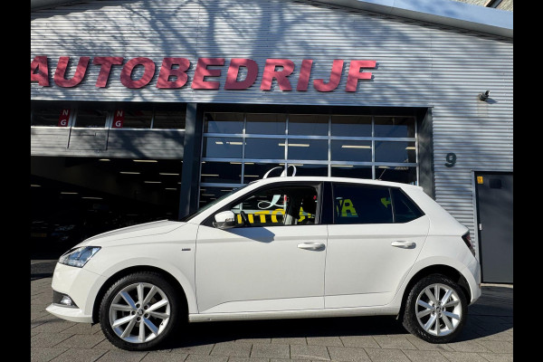 Škoda Fabia 1.0 Clever - Appel CarPlay / Navigatie I Airco I Achteruitrij Camera I LED I PDC I Sport velgen I Dealer onderhouden
