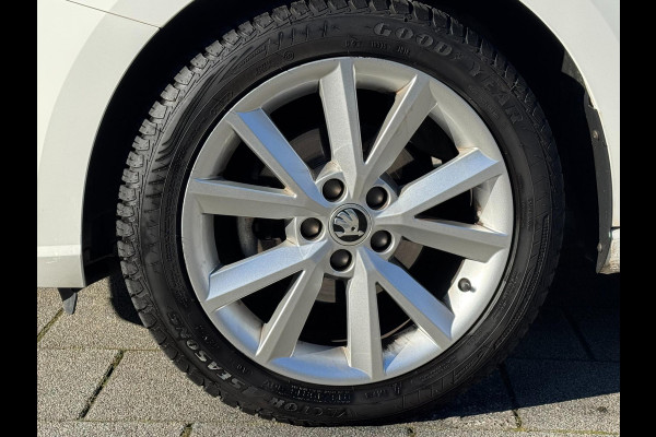 Škoda Fabia 1.0 Clever - Appel CarPlay / Navigatie I Airco I Achteruitrij Camera I LED I PDC I Sport velgen I Dealer onderhouden