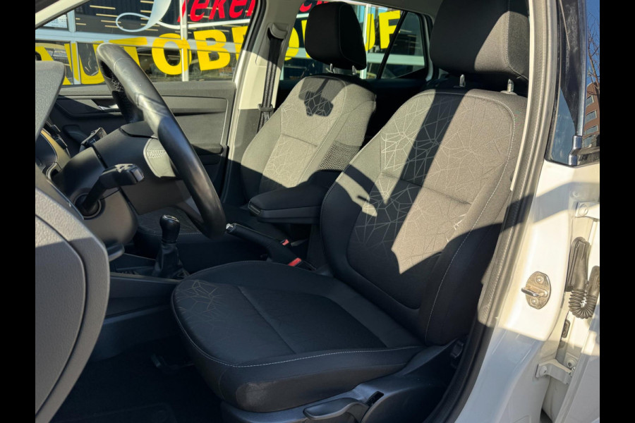 Škoda Fabia 1.0 Clever - Appel CarPlay / Navigatie I Airco I Achteruitrij Camera I LED I PDC I Sport velgen I Dealer onderhouden