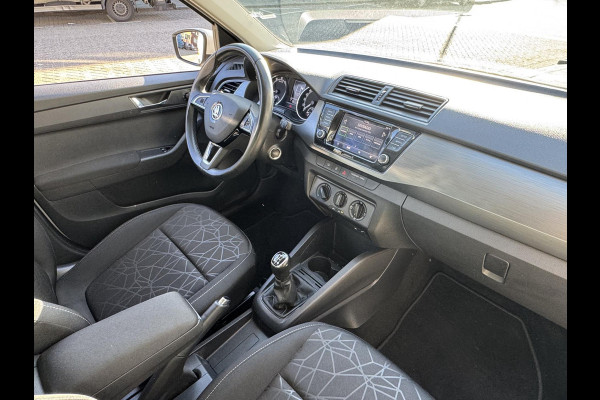 Škoda Fabia 1.0 Clever - Appel CarPlay / Navigatie I Airco I Achteruitrij Camera I LED I PDC I Sport velgen I Dealer onderhouden