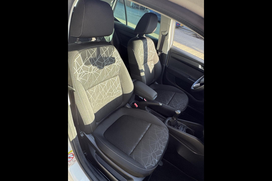 Škoda Fabia 1.0 Clever - Appel CarPlay / Navigatie I Airco I Achteruitrij Camera I LED I PDC I Sport velgen I Dealer onderhouden