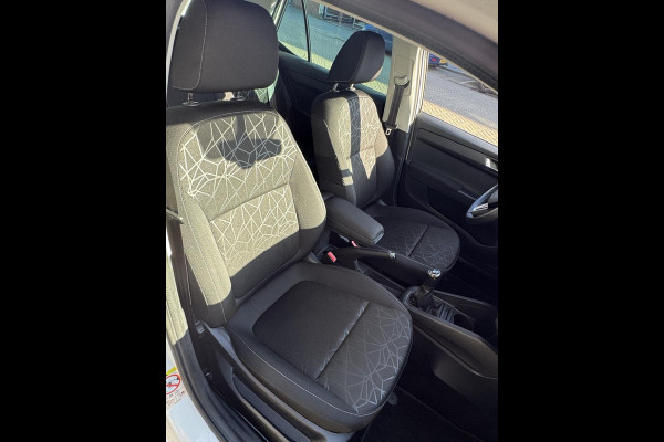 Škoda Fabia 1.0 Clever - Appel CarPlay / Navigatie I Airco I Achteruitrij Camera I LED I PDC I Sport velgen I Dealer onderhouden