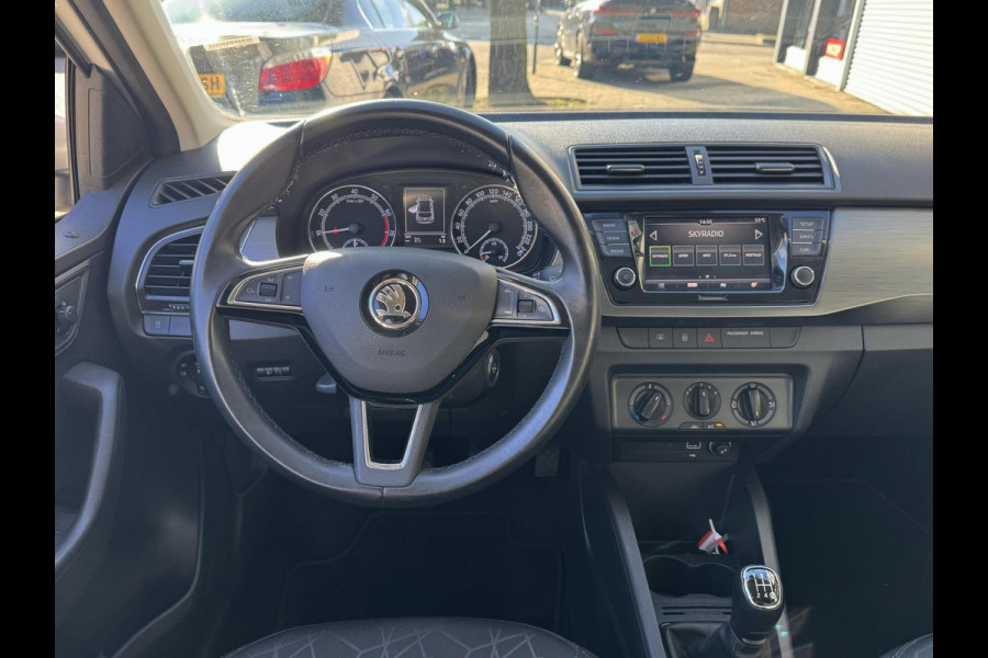 Škoda Fabia 1.0 Clever - Appel CarPlay / Navigatie I Airco I Achteruitrij Camera I LED I PDC I Sport velgen I Dealer onderhouden