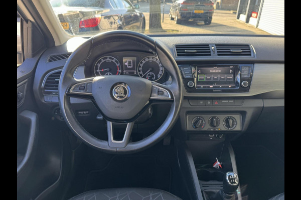 Škoda Fabia 1.0 Clever - Appel CarPlay / Navigatie I Airco I Achteruitrij Camera I LED I PDC I Sport velgen I Dealer onderhouden