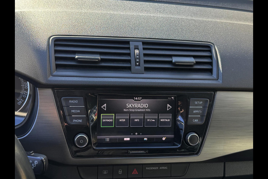 Škoda Fabia 1.0 Clever - Appel CarPlay / Navigatie I Airco I Achteruitrij Camera I LED I PDC I Sport velgen I Dealer onderhouden