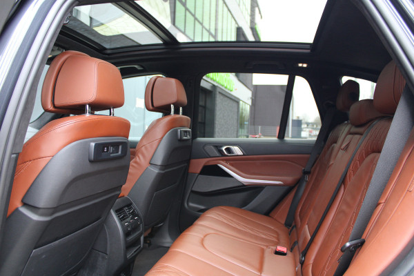 BMW X5 xDrive45e High Executive | M-SPORT | NAP | PANO | HUD | 360 | KEYLESS | ELEK TREKHAAK | H/K | LASER | ALCANTARA |