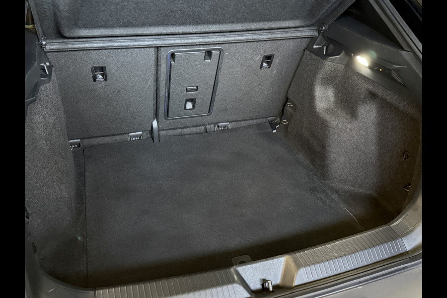 Volkswagen ID.4 First 77 kWh | SOH 90% | Apple Carplay | Elek. Trekhaak | Stoelverwarming | Camera