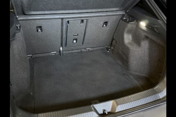 Volkswagen ID.4 First 77 kWh | SOH 90% | Apple Carplay | Elek. Trekhaak | Stoelverwarming | Camera