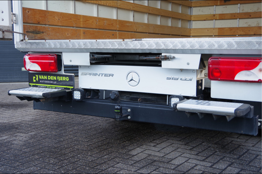 Mercedes-Benz Sprinter 519 3.0 CDI V6 N1 BAKWAGEN DUBBELLUCHT, AUT. LED, 3.5T TREKHAAK, LEDER, GEVEERDE STOEL, ADAPT. CRUISE, TREKHAAK, MBUX 10'', NAVI
