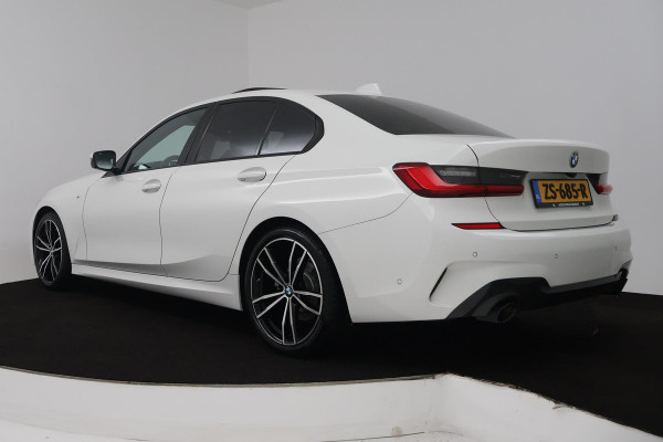 BMW 3-serie 320i High Executive Edition (PANORAMADAK, CAMERA, SFEERVERLICHTING, STOELVERWARMING, DIGITALE COCKPIT)