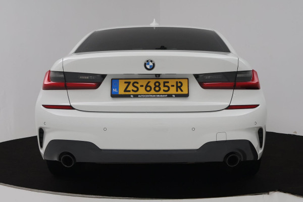 BMW 3-serie 320i High Executive Edition (PANORAMADAK, CAMERA, SFEERVERLICHTING, STOELVERWARMING, DIGITALE COCKPIT)
