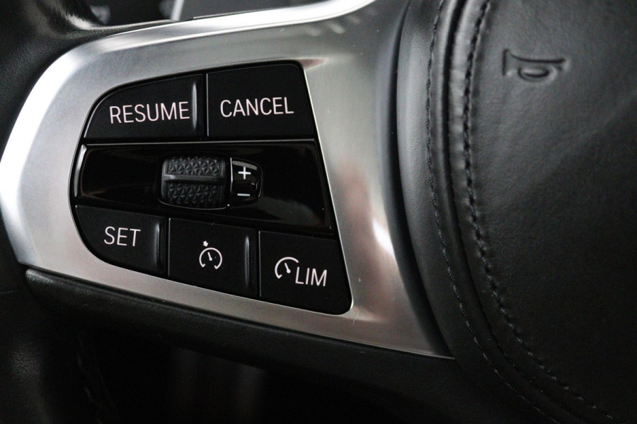 BMW 3-serie 320i High Executive Edition (PANORAMADAK, CAMERA, SFEERVERLICHTING, STOELVERWARMING, DIGITALE COCKPIT)