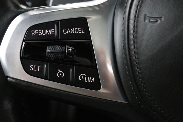 BMW 3-serie 320i High Executive Edition (PANORAMADAK, CAMERA, SFEERVERLICHTING, STOELVERWARMING, DIGITALE COCKPIT)