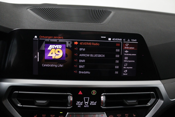 BMW 3-serie 320i High Executive Edition (PANORAMADAK, CAMERA, SFEERVERLICHTING, STOELVERWARMING, DIGITALE COCKPIT)