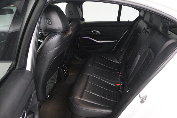 BMW 3-serie 320i High Executive Edition (PANORAMADAK, CAMERA, SFEERVERLICHTING, STOELVERWARMING, DIGITALE COCKPIT)