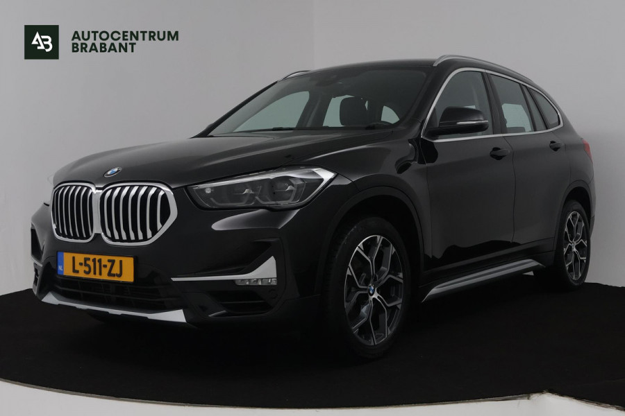 BMW X1 SDrive20i Business Edition Plus (TREKHAAK, STOELVERWARMING, CAMERA, SFEERVERLICHTING, DIGITALE COCKPIT)