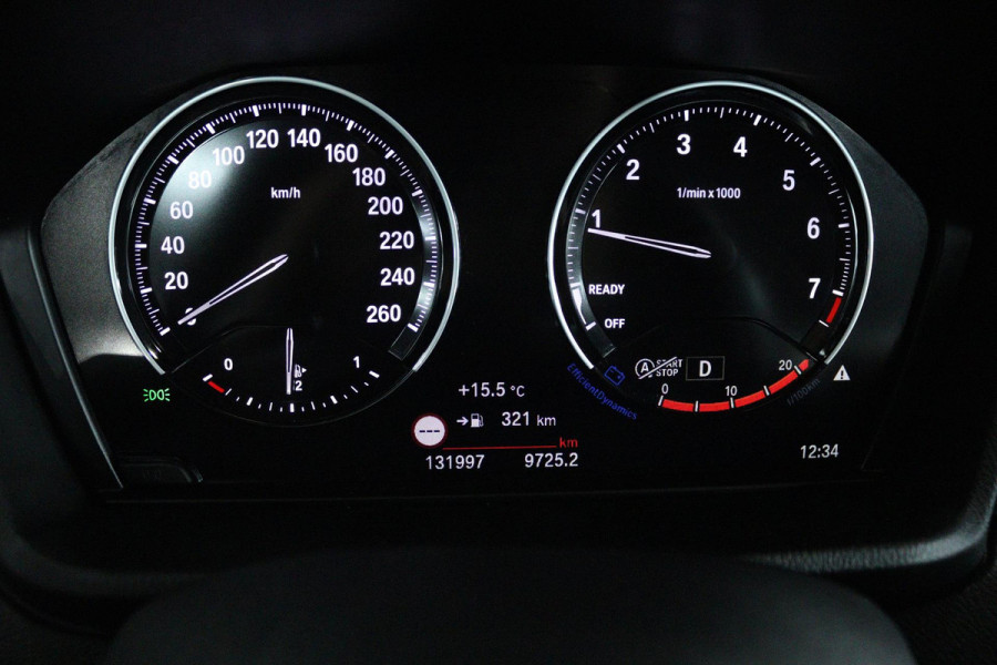 BMW X1 SDrive20i Business Edition Plus (TREKHAAK, STOELVERWARMING, CAMERA, SFEERVERLICHTING, DIGITALE COCKPIT)