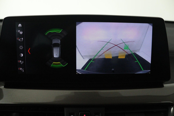 BMW X1 SDrive20i Business Edition Plus (TREKHAAK, STOELVERWARMING, CAMERA, SFEERVERLICHTING, DIGITALE COCKPIT)