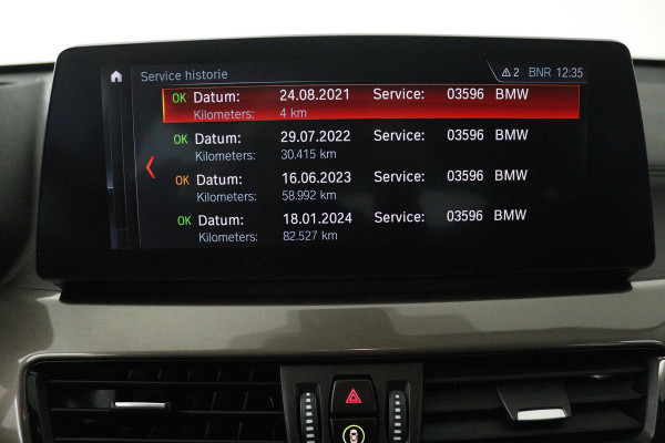 BMW X1 SDrive20i Business Edition Plus (TREKHAAK, STOELVERWARMING, CAMERA, SFEERVERLICHTING, DIGITALE COCKPIT)