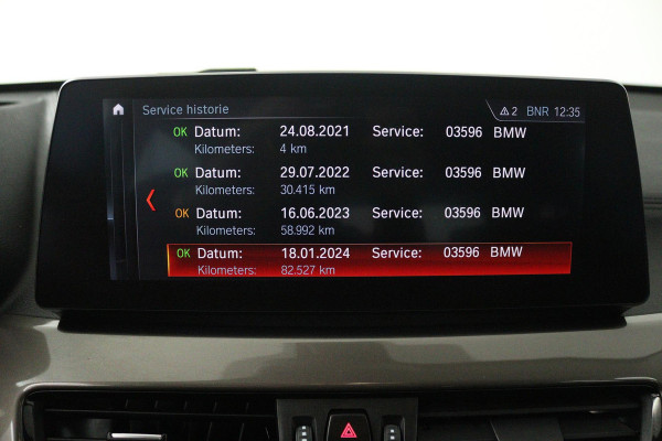 BMW X1 SDrive20i Business Edition Plus (TREKHAAK, STOELVERWARMING, CAMERA, SFEERVERLICHTING, DIGITALE COCKPIT)