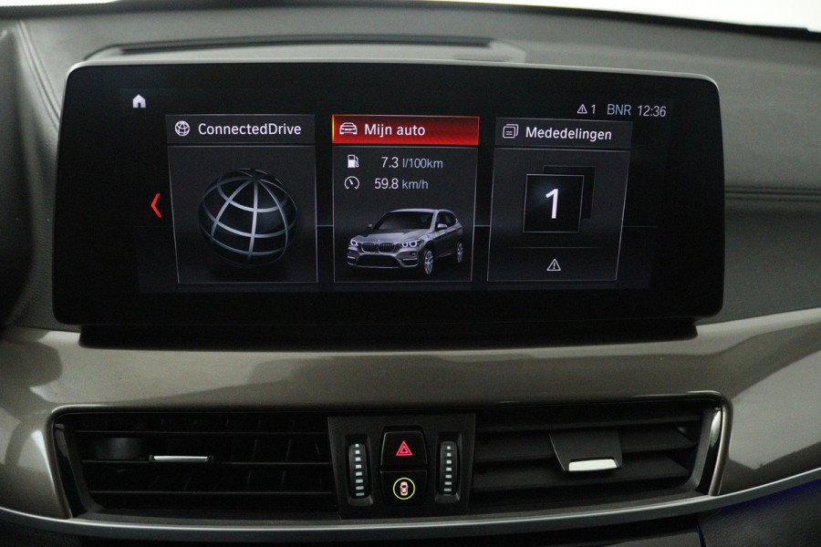 BMW X1 SDrive20i Business Edition Plus (TREKHAAK, STOELVERWARMING, CAMERA, SFEERVERLICHTING, DIGITALE COCKPIT)