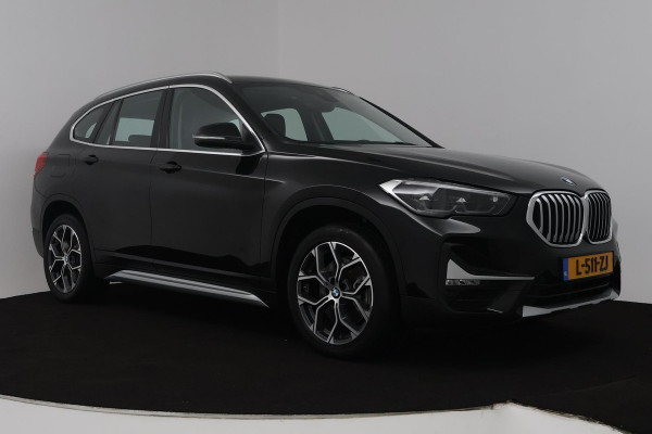 BMW X1 SDrive20i Business Edition Plus (TREKHAAK, STOELVERWARMING, CAMERA, SFEERVERLICHTING, DIGITALE COCKPIT)