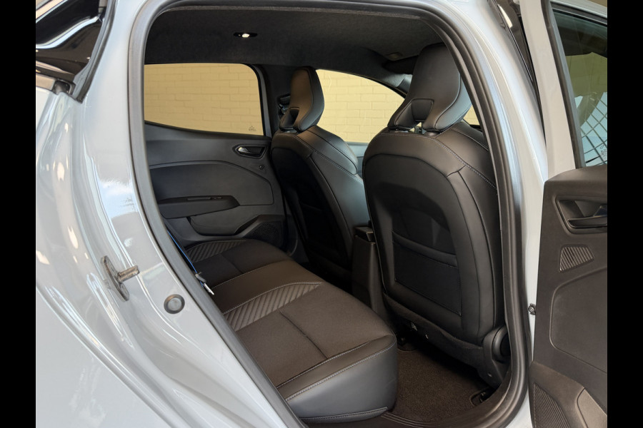 Renault Clio 1.6 E-Tech Full Hybrid 145 esprit Alpine | Groot Navi | Bose | 360 | ACC | Dode hoek | 17" | Carplay | Led | 100% Renault Dealer onderhouden!