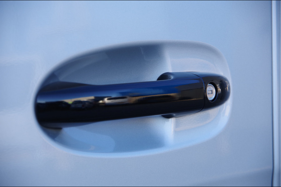 Mercedes-Benz Sprinter 319 3.0 CDI V6 L2H1 AUT. LED, MBUX 10'', 3.5T TREKHAAK, STOELVERWARMING, CAMERA, NAVI, CRUISE, CLIMA, PARKEERSENSOREN, CARPLAY