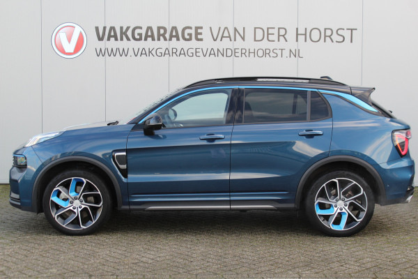 Lynk & Co 01 1.5-180pk AUTOMAAT ! Luxe hybride rijden voor een reëel bedrag ! Trekgewicht 1.800kg ! Autm. airco, navigatie, telefoonvoorb., metallic lak, LM wielen, elektr. panodak, camera 360gr., adaptieve cruise cntrl., LED verlichting, Apple carplay/Android auto etc etc