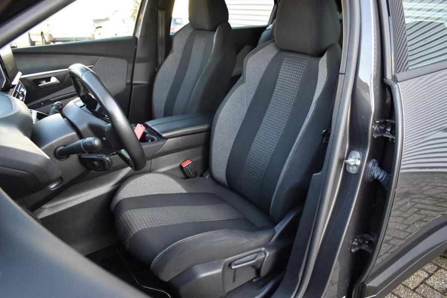 Peugeot 5008 1.2 PureTech 7 Persoons Navi Carplay Camera Trekhaak Dealer Onderhouden