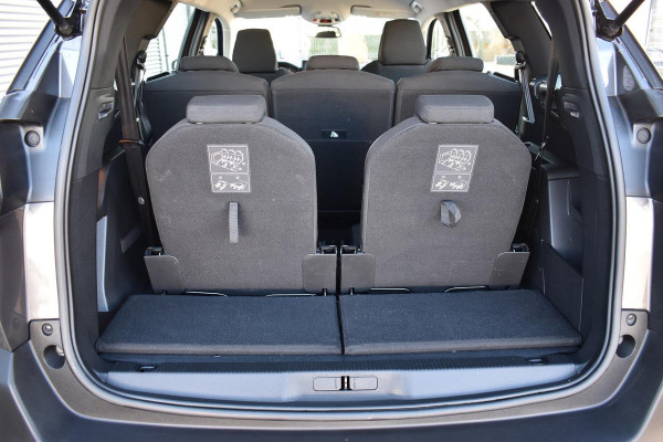 Peugeot 5008 1.2 PureTech 7 Persoons Navi Carplay Camera Trekhaak Dealer Onderhouden