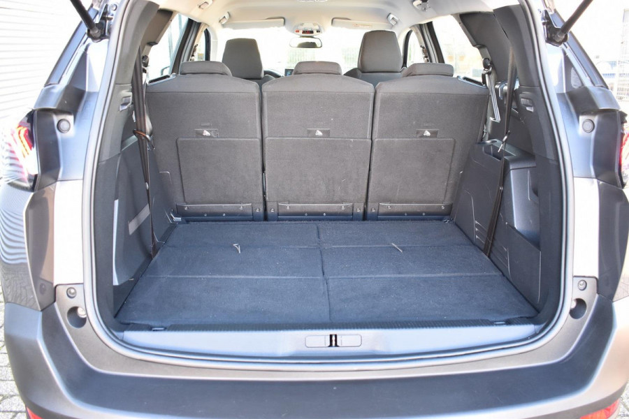 Peugeot 5008 1.2 PureTech 7 Persoons Navi Carplay Camera Trekhaak Dealer Onderhouden