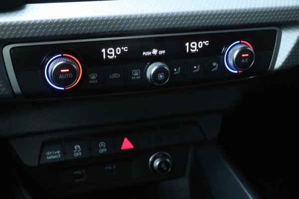 Audi A1 Sportback 30 TFSI S Line | Carplay | PDC | Sfeerverlichting