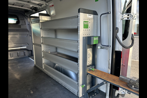Mercedes-Benz Sprinter 315 CDI RWD L2 H1 3500KG Trekhaak / BOTT Inrichting / MBUX 10.25 / Navigatie / Cruise control / Airco
