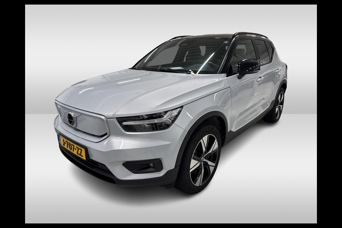 Volvo XC40 Recharge P8 AWD R-Design / Trekhaak / Camera / Keyless / Harman Kardon / 19'' / Half leder / Stuur+Stoelverwarming / DAB / Dodehoek / ACC
