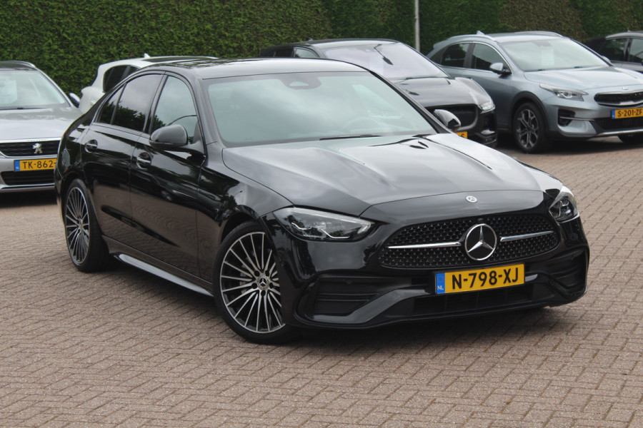 Mercedes-Benz C-Klasse 180 AMG Line / Camera / Leder&Alcantara / 18'' / Navigatie / DAB / Dodehoek / Stoelverwarming / Cruise Control