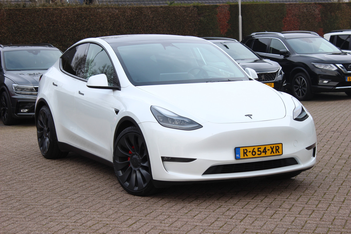 Tesla Model Y Performance AWD 75 kWh / Trekhaak / Autopilot / Panoramadak / Camera / 21'' / Keyless / Leder / Dodehoek / Navigatie / Stoelverwarming