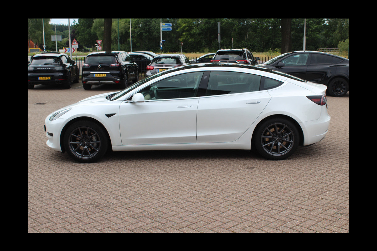 Tesla Model 3 Standard RWD Plus 60 kWh / SOH 90,8% / Autopilot / Panoramadak / Camera / Premium Audio / 18'' / Leder