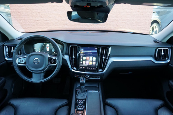 Volvo V60 2.0 T4 Momentum Pro + LEDER / PANO / TREKHAAK ELEKTRISCH