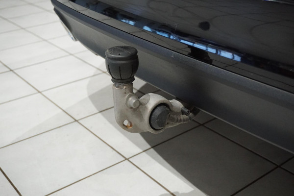 Volvo V60 2.0 T4 Momentum Pro + LEDER / PANO / TREKHAAK ELEKTRISCH