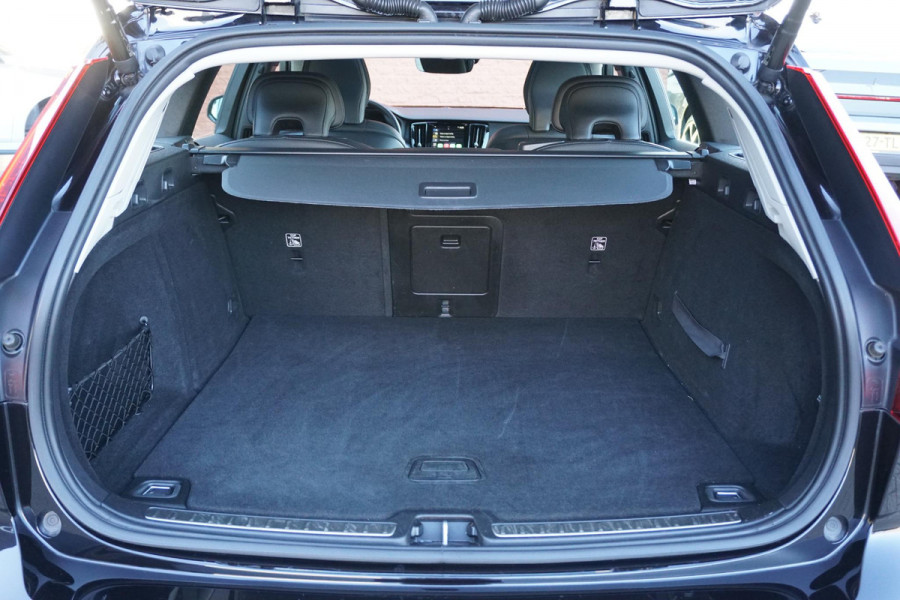 Volvo V60 2.0 T4 Momentum Pro + LEDER / PANO / TREKHAAK ELEKTRISCH