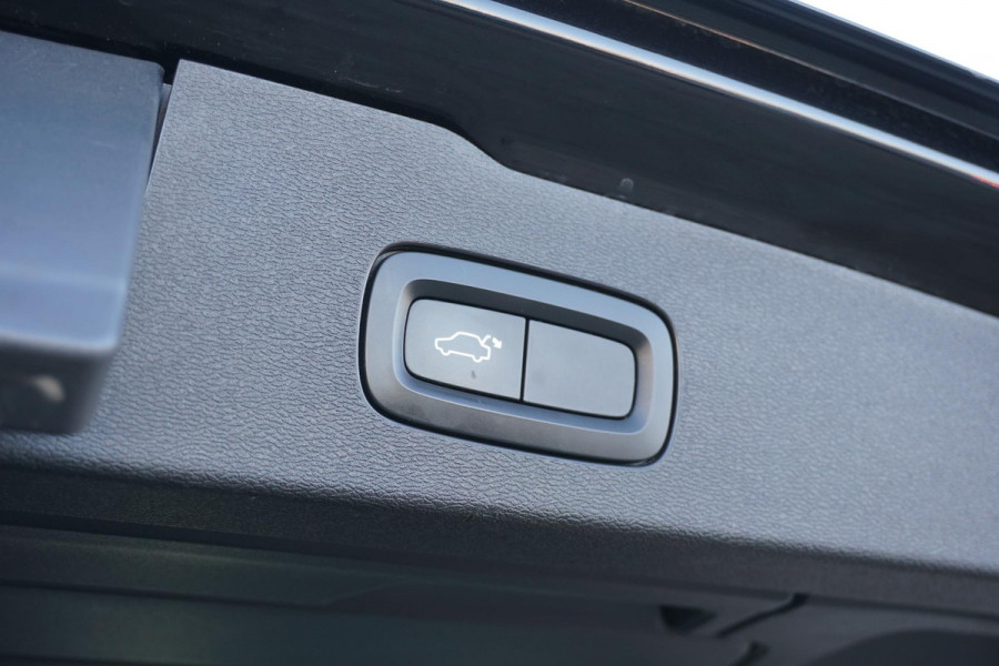 Volvo V60 2.0 T4 Momentum Pro + LEDER / PANO / TREKHAAK ELEKTRISCH