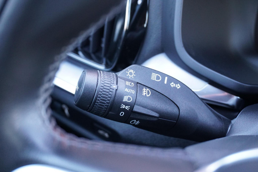 Volvo V60 2.0 T4 Momentum Pro + LEDER / PANO / TREKHAAK ELEKTRISCH
