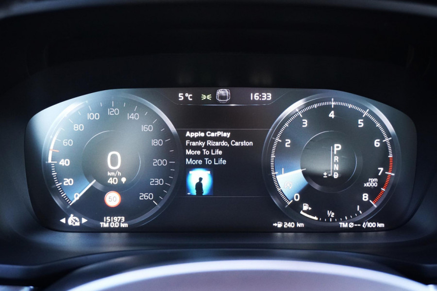 Volvo V60 2.0 T4 Momentum Pro + LEDER / PANO / TREKHAAK ELEKTRISCH