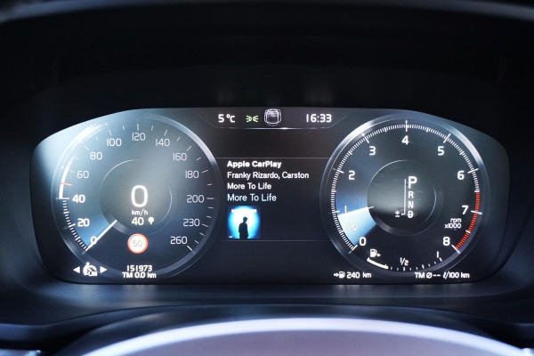 Volvo V60 2.0 T4 Momentum Pro + LEDER / PANO / TREKHAAK ELEKTRISCH