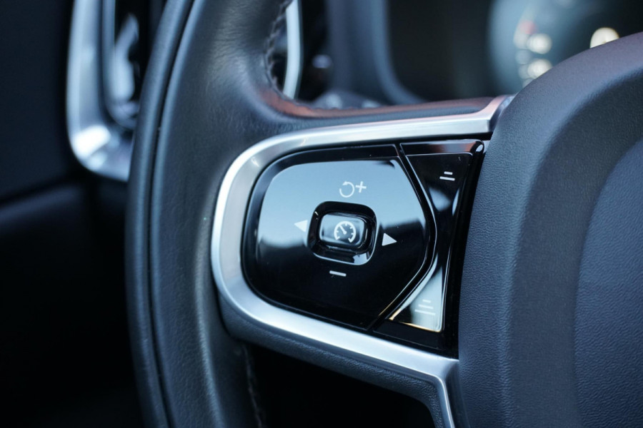 Volvo V60 2.0 T4 Momentum Pro + LEDER / PANO / TREKHAAK ELEKTRISCH