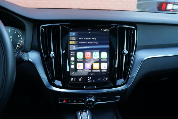 Volvo V60 2.0 T4 Momentum Pro + LEDER / PANO / TREKHAAK ELEKTRISCH