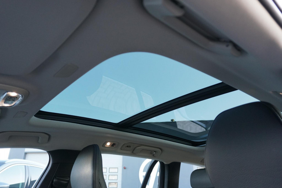 Volvo V60 2.0 T4 Momentum Pro + LEDER / PANO / TREKHAAK ELEKTRISCH