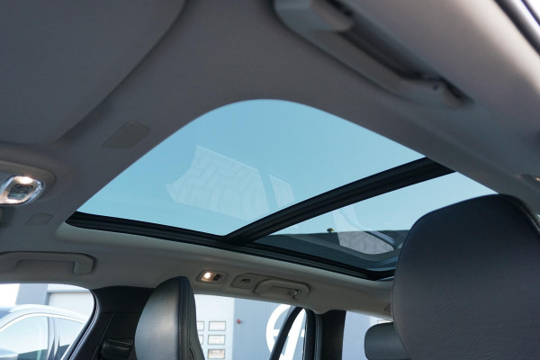 Volvo V60 2.0 T4 Momentum Pro + LEDER / PANO / TREKHAAK ELEKTRISCH
